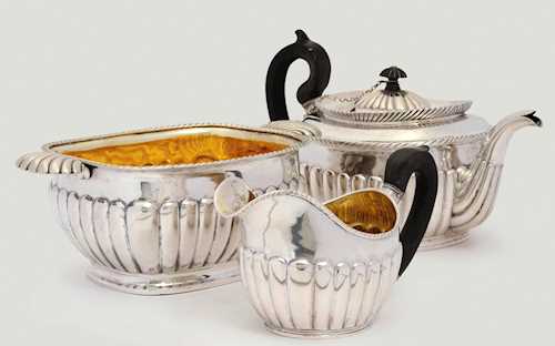 LOT COMPRISING A TEAPOT, A WATER EWER, AND A BOWL WITH A HANDLE