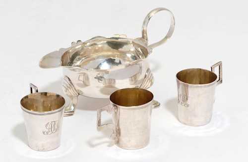 LOT COMPRISING A SMALL SAUCIÈRE AND THREE SMALL BEAKERS
