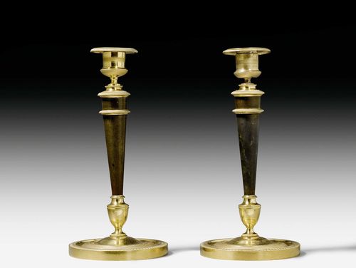 PAIR OF CANDLESTICKS,late Directoire, Paris, 19th century. Gilt bronze and burnished bronze. H 25 cm.