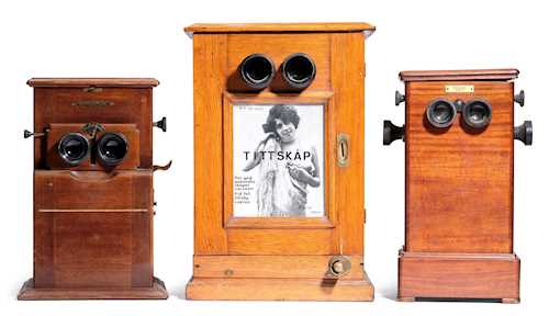 LOT COMPRISING THREE STEREOSCOPIC VIEWERS