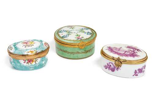 SMALL PORCELAIN BOX