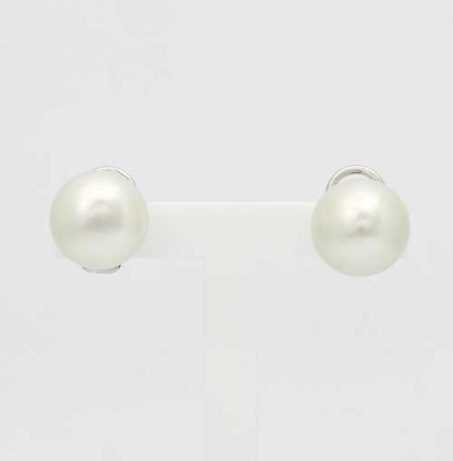 PEARL EARCLIPS.