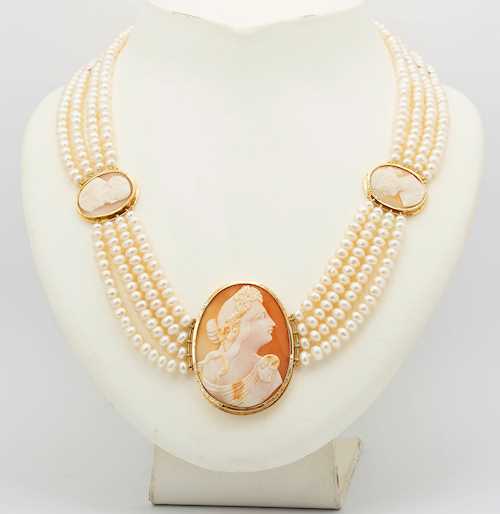 SHELL AND PEARL NECKLACE.