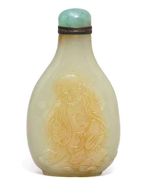 A CELADON JADE SNUFF BOTTLE.