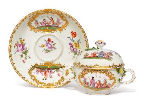 PROVENANCE PRIVATE COLLECTION LAKE GENEVA
SMALL ECUELLE AND PLATTER WITH CHINOISERIE DECORATION