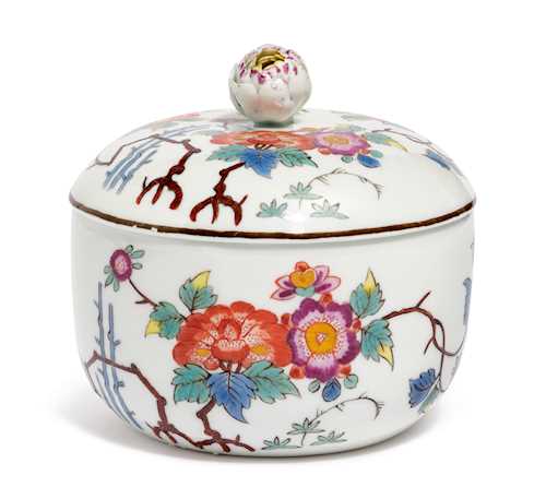 PROVENANCE PRIVATE COLLECTION LAKE GENEVA
SUGAR BOWL WITH KAKIEMON DECORATION