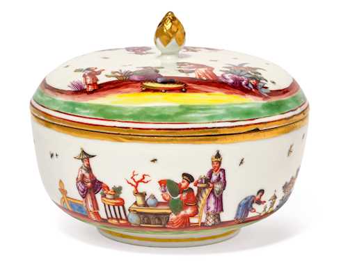 PROVENANCE PRIVATE COLLECTION LAKE GENEVA
SUGAR BOWL WITH CHINOISERIE DECORATION