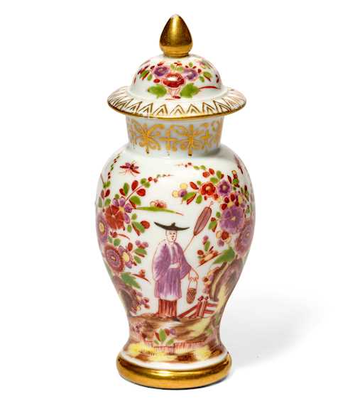 PROVENANCE PRIVATE COLLECTION LAKE GENEVA
MINIATURE LIDDED VASE WITH CHINOISERIE DECORATION