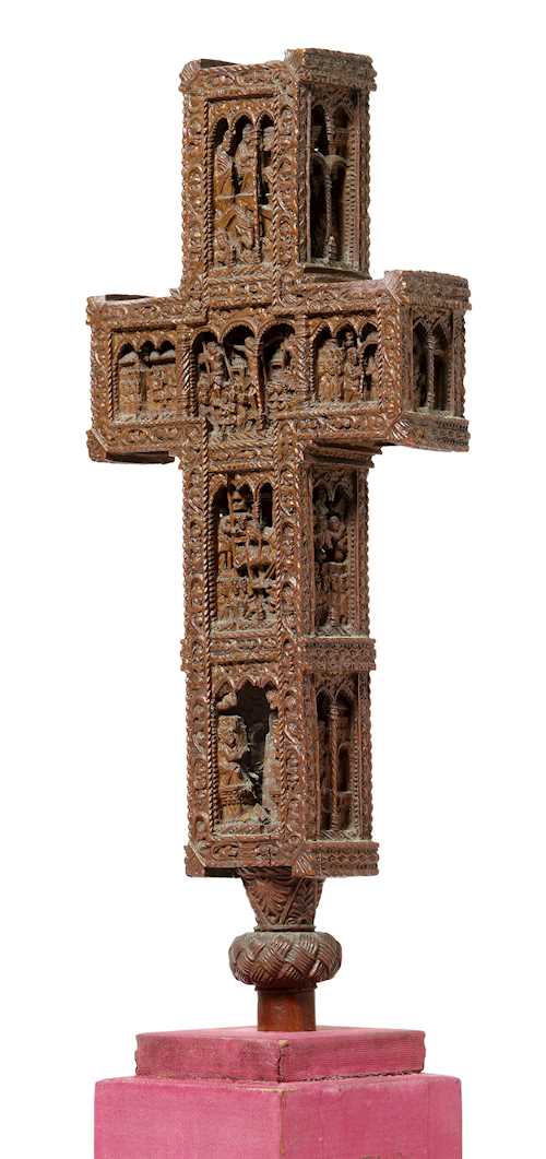 CROSS WITH MICRO-CARVING