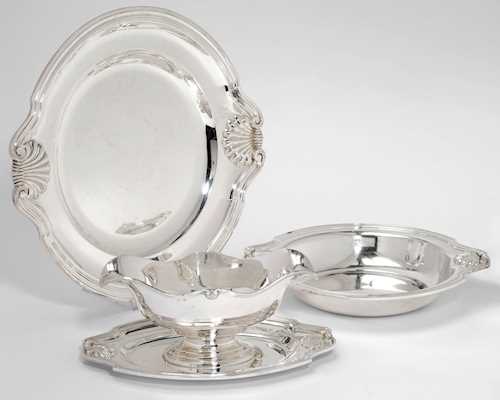 SET OF TWO PLATTERS AND A SAUCIÈRE