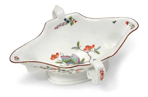 PROVENANCE PRIVATE COLLECTION LAKE GENEVA
SAUCE BOAT IN THE FAMILLE-VERTE STYLE WITH “BUTTERFLY” DECORATION