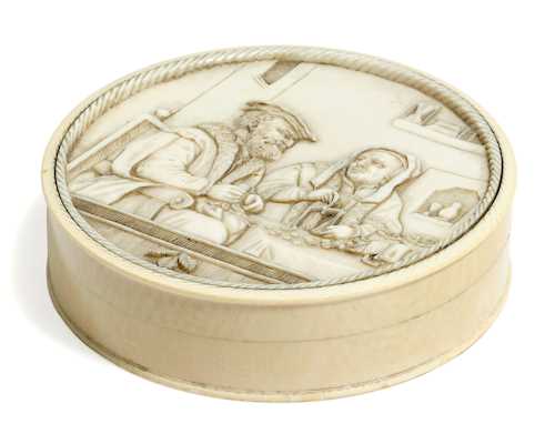 IVORY AND TORTOISESHELL BOX WITH A DEPICTION OF A MONEY CHANGER