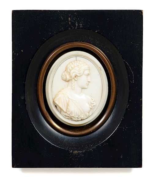 IVORY MEDALLION WITH THE PORTRAIT OF CLEOPATRA