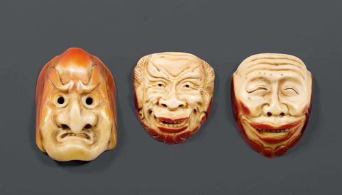 DREI HORNBILL MASKEN-NETSUKE.