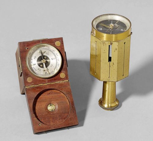 A LOT OF 2 SURVEYING INSTRUMENTS, possibly France, 20th c. Wood and brass. H 12 resp. 16 cm.