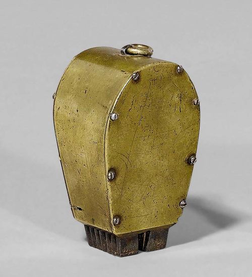 A LOADSTONE, France, 18th c. Brass with 7 magnets. Monogram. L 11 cm.