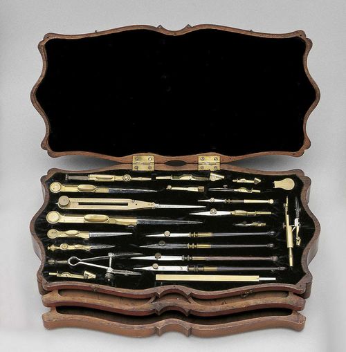 A DRAWING SET WITH PAINTING UTENSILS, France, mid 19th c. Shaped walnut casket comprising various steel and brass instruments. With 2 compartments containing water-colours, brushes and drawing instruments, 32x16x5.5 cm.