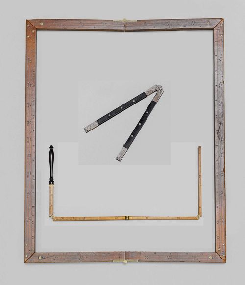 A LOT OF 3 FOLDING RULERS, 19th c. Wood, brass and silver. Sign. LE MAIRE A PARIS, L 32.5 cm. Cubit sign. M.SCHÖNSTEDT, L max. 69 cm. Frame, 41.5x33.5 cm.