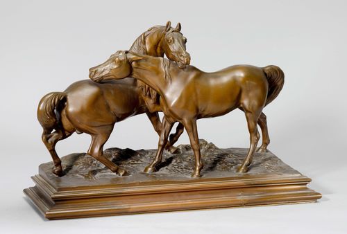 BRONZE SCULPTURE,in the style of Pierre Jules Mêne. 2 horses facing one another. On a rectangular base. H 36 cm.