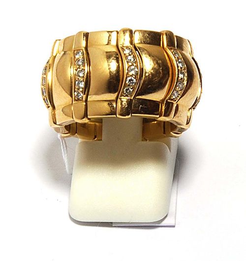 GOLD AND BRILLIANT CUT DIAMOND RING PIAGET 1992. Ros gold 750