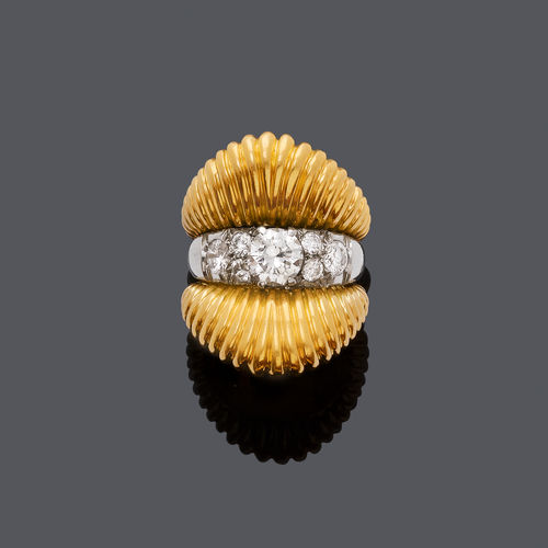 GOLD AND DIAMOND RING, ca. 1950.