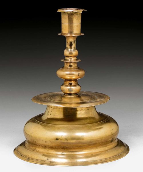 BELL-SHAPED CANDLEHOLDER,Baroque, with maker's mark GB, Nuremberg circa 1700. Brass. H 20 cm.