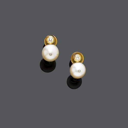 PEARL AND DIAMOND EARCLIPS.