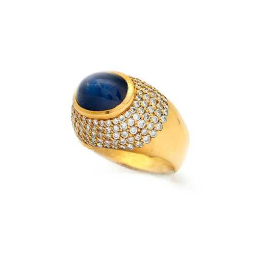 SAPPHIRE AND DIAMOND RING.