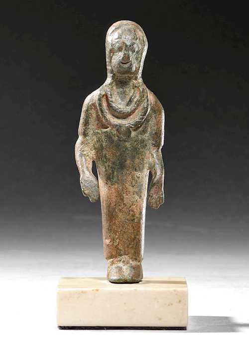 STATUETTE OF A WOMAN WORSHIPPING