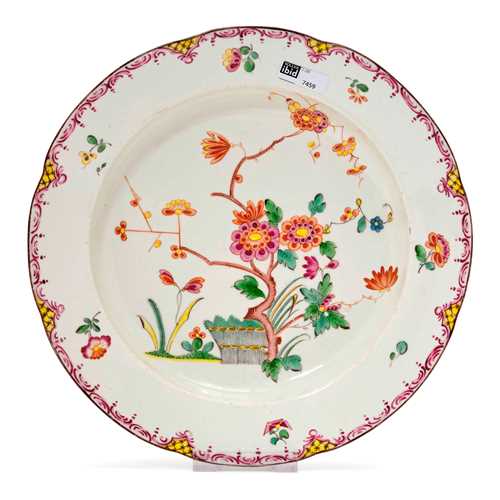 PLATE WITH EAST ASIAN DECORATION