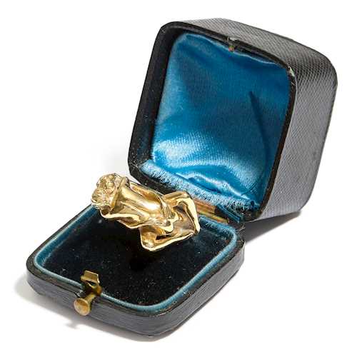 GOLD RING WITH AN EROTIC COUPLE