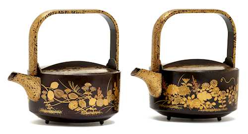 A PAIR OF LACQUERED SAKE POTS (CHOSHI).
