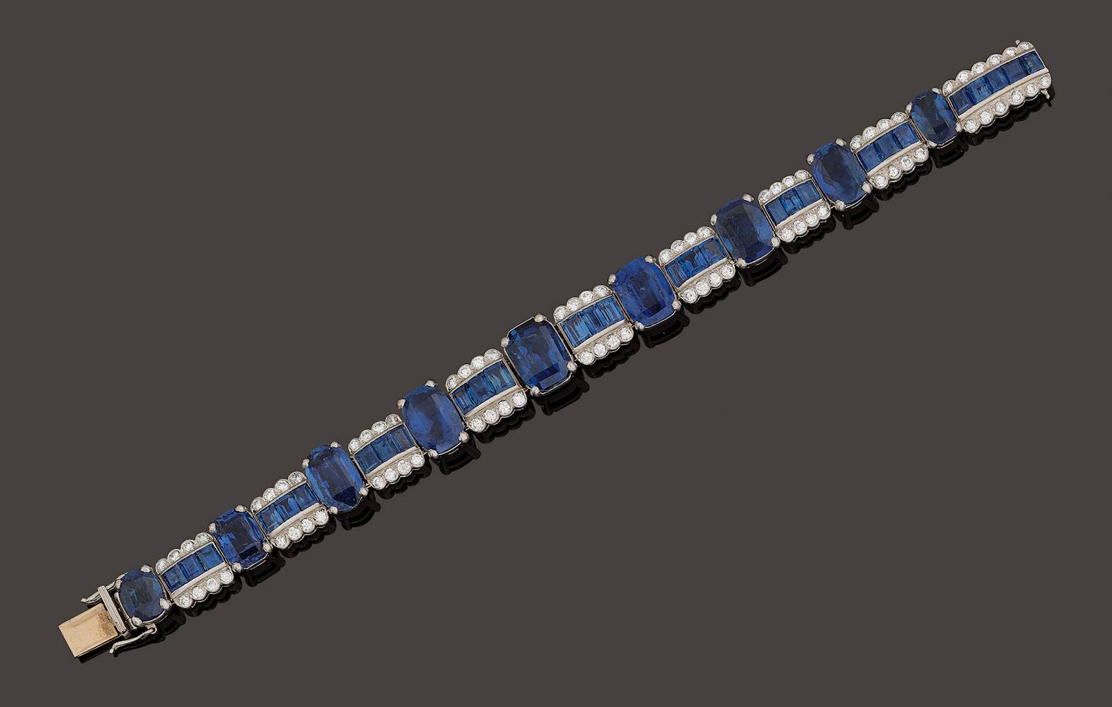 SAPPHIRE AND DIAMOND BRACELET.