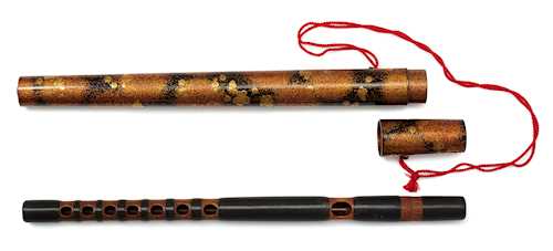 A TRANSVERSE FLUTE WITH A LACQUERED CASE.