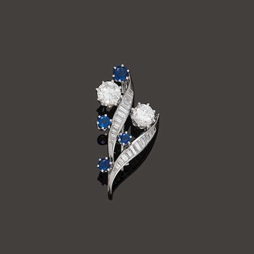 SAPPHIRE AND DIAMOND BROOCH/PENDANT.