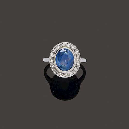 CEYLON SAPPHIRE AND DIAMOND RING.