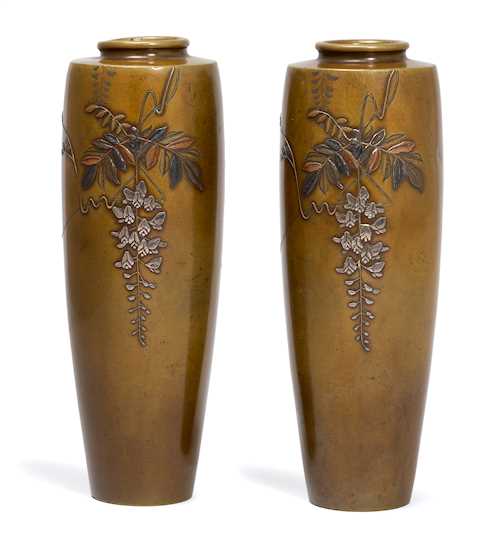 A PAIR OF SENTOKU VASES.