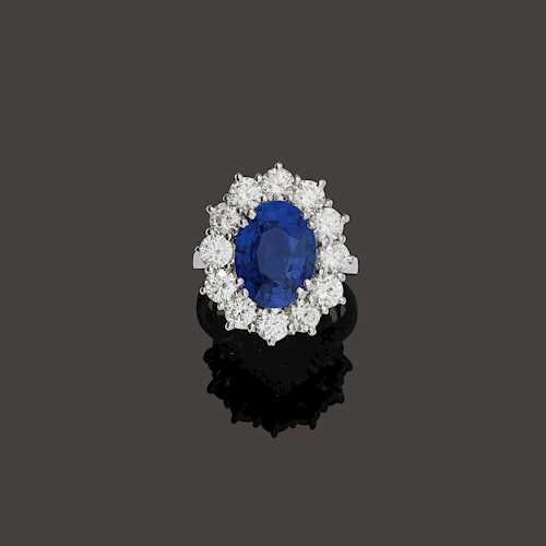 CEYLON SAPPHIRE AND DIAMOND RING.