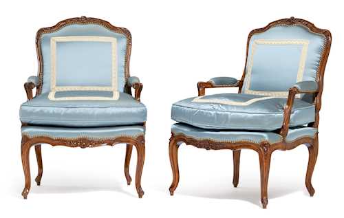 A PAIR OF FAUTEUILS “À LA REINE”