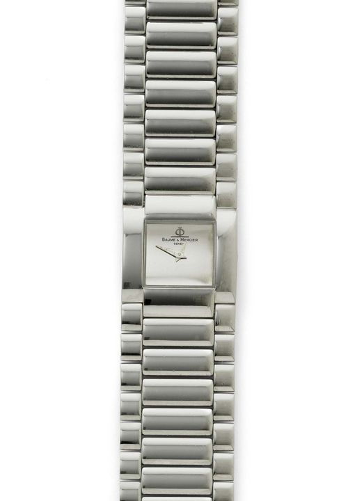 LADY'S WRISTWATCH, BAUME & MERCIER. Steel. Ref. MV045197. Rectangular case No. 4139546 integrated in the band. Silver-coloured, high-gloss polished dial with white hands, signed. Quartz movement, Cal. 5057. Broad steel band with fold-over clasp.