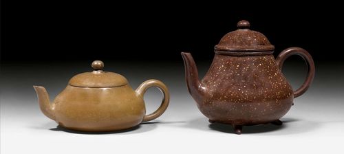 TWO SMALL YIXING-TEAPOTS WITH A DRAGON AND A GONGJU-SEAL. China, 19th/20th c. Height 5 and 7.5 cm. (2)